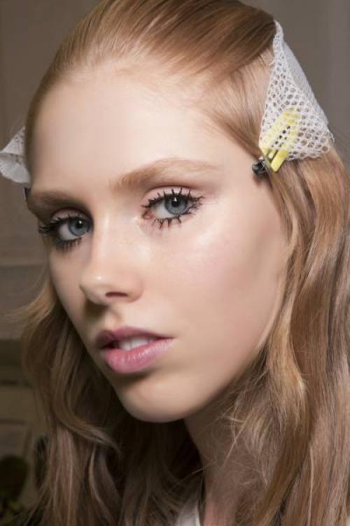 Макияж для карих глаз на выпускной. Макияж на выпускной-2019: модные тенденции