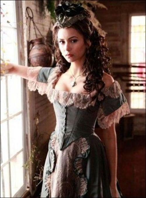 Кэтрин пирс прическа. Прически Кэтрин Пирс