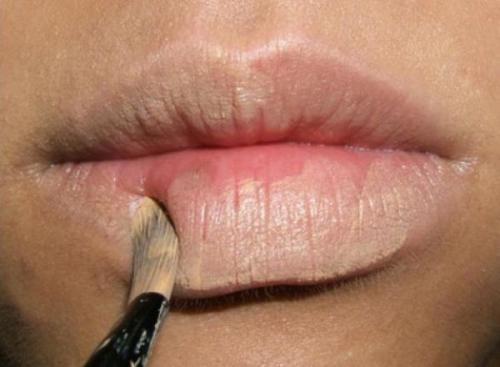 Чтобы помада не расползалась. Что можно сделать с помадой, если вам не подошел цвет