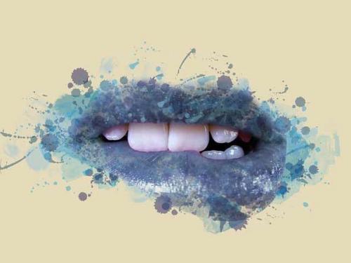 Плывет помада. Почему скатывается помада на губах?