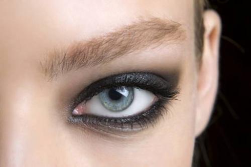 Смоки айс для нависшего века. Макияж для глаз с нависшим веком: smoky eyes