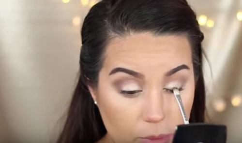 Как правильно наносить макияж на лицо в домашних. Правила нанесения основы и тонального крема