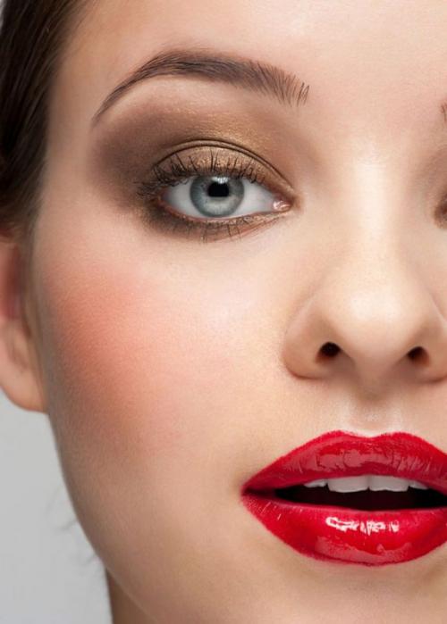 Тени для серых глаз и темных волос. Макияж для девушек с серыми глазами и темными волосами 10