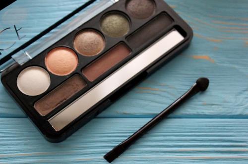 Кисточка для теней ева. Линия магазинов EVA представляет: Набор теней для глаз и бровей LCF Eyeshadow Palette / обзор, отзывы, свотчи