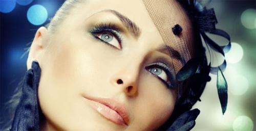 Тени для серых глаз и темных волос. Макияж для девушек с серыми глазами и темными волосами 13