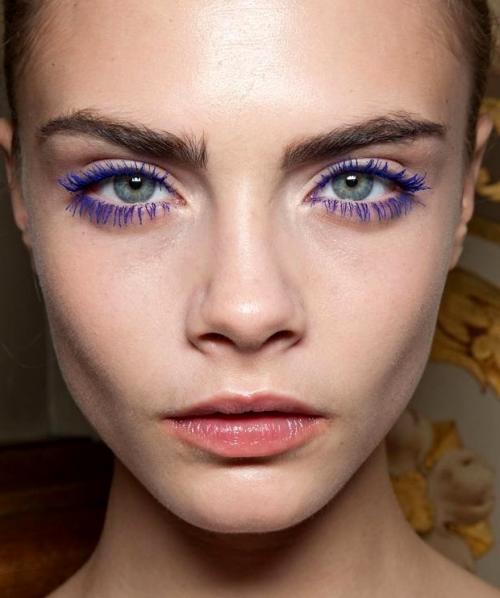 Тени для серых глаз и темных волос. Макияж для девушек с серыми глазами и темными волосами 17