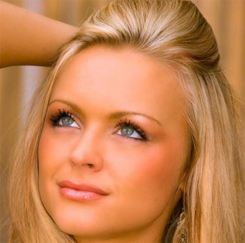 Тени для серых глаз и темных волос. Макияж для девушек с серыми глазами и темными волосами 14