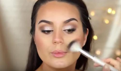 Как правильно наносить макияж на лицо в домашних. Правила нанесения основы и тонального крема