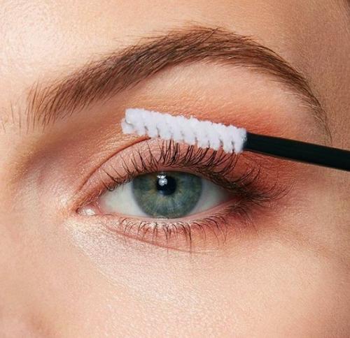 Масло для укрепления бровей. Масло для бровей и ресниц: как использовать и какое лучше?