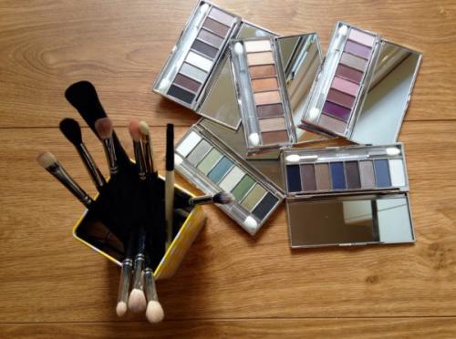 Палетка теней для голубых глаз. Макияж глаз по типу внешности