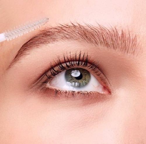 Масло для укрепления бровей. Масло для бровей и ресниц: как использовать и какое лучше?