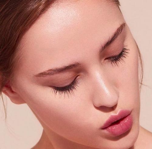 Масло для укрепления бровей. Масло для бровей и ресниц: как использовать и какое лучше?