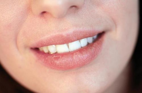 Как сделать, чтобы помада не размазывалась. Чтобы помада не скатывалась и и не растекалась. Советы визажистов