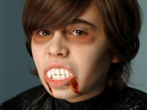 Что нужно для грима на Хэллоуин в домашних условиях. Тонкости нанесения маейкапа 12 Что нужно для грима на Хэллоуин в домашних условиях. Тонкости нанесения маейкапа 12