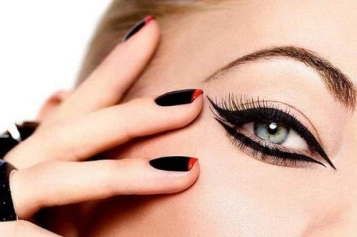 Как подводить глаза подводкой. Разновидности