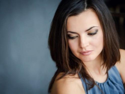 Вечерний макияж для карих глаз под синее платье. Макияж под синее платье для карих глаз 07