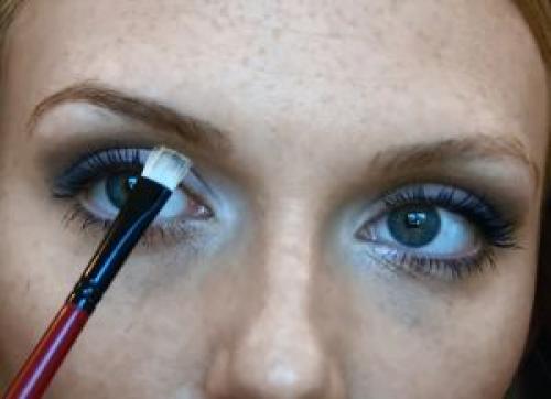 Как красить брови тенями. Как правильно красить брови тенями?