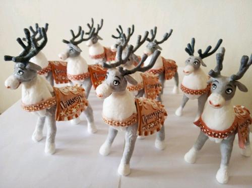 Как сделать оленьи рога своими руками из картона. Как сделать оленя: схемы и оригинальные идеи. Подробные мастер-классы, как сделать оленя из проволоки, фетра, бумаги, в технике квиллинг. 90 фото самодельного новогоднего символа