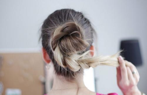 Домашние прически легкие. Самые простые и легкие прически самой себе за 5 минут поэтапно