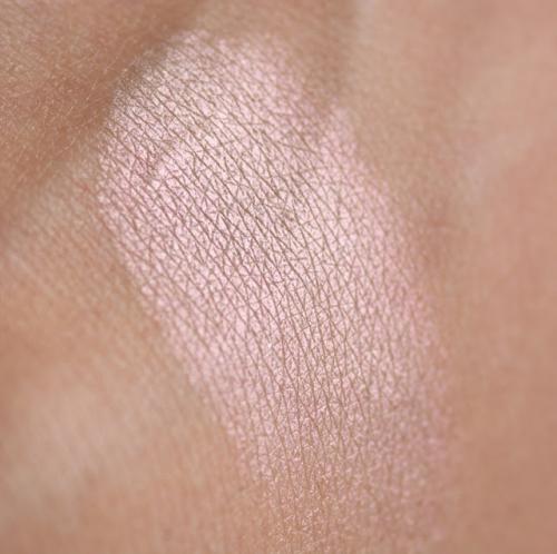 DUO Chromatic Illuminating Powder snow ros. NYX DUO Chromatic Snow Rose