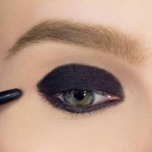 Как красиво накрасить глаза тенями поэтапно. Техника смоки айс