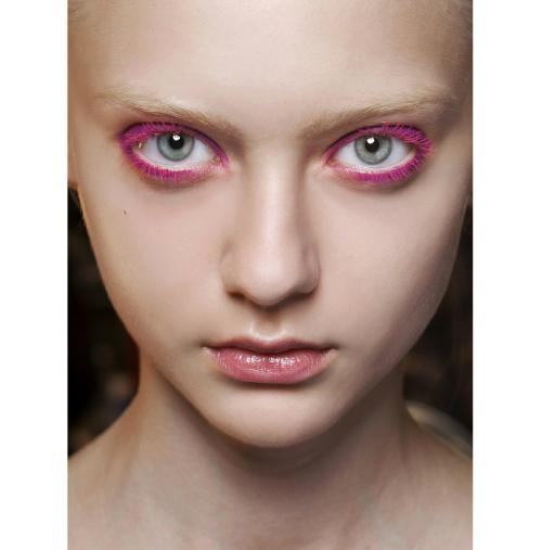 Как сделать коричневую тушь. Цветная тушь: 11 способов добавить красок образу