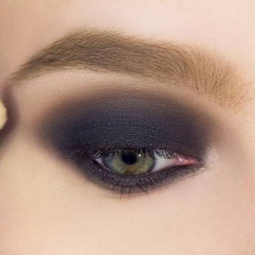 Как красиво накрасить глаза тенями поэтапно. Техника смоки айс