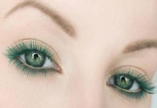 Коричневая тушь для зеленых глаз. Зеленая тушь для ресниц в разных видах макияжа