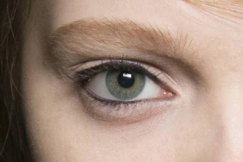 Как красить глаза карандашом поэтапно. Как правильно подвести глаза карандашом?