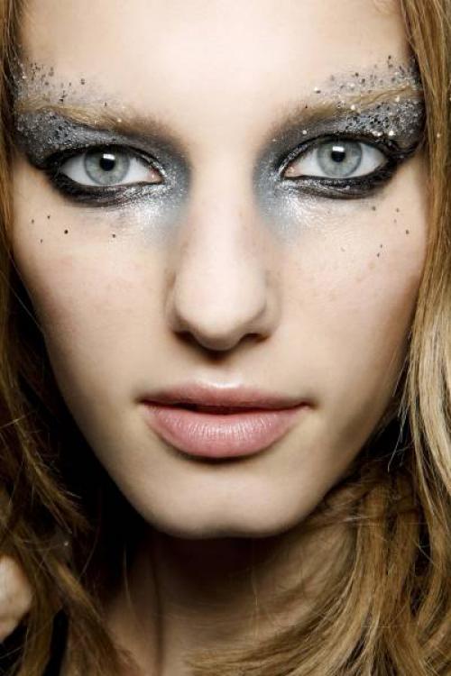 Помада под серые тени. Макияж в серых тонах: 13 идей