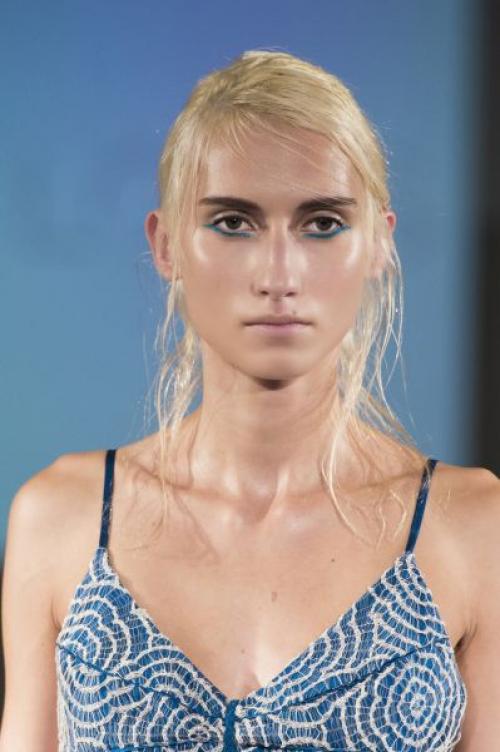 Цвет помады для блондинок с карими глазами. Как подобрать цвет помады для блондинок с карими глазами?