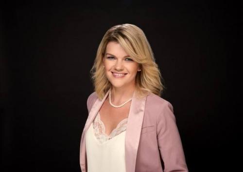 Карие глаза макияж на каждый день. Нежный макияж для карих глаз пошагово 08