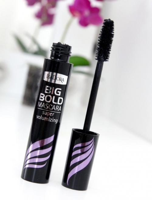 Как отмыть тушь с одежды. Чем можно удалить пятна от туши с одежды