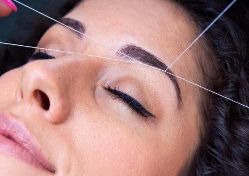 Оформление бровей нитью. Красивые брови с помощью обычной нити