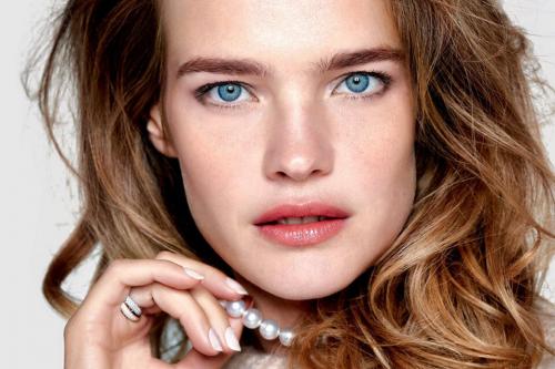 Нависшее веко это красиво. Нависшее веко им не помеха. Красивые знаменитости с проблемным веком.