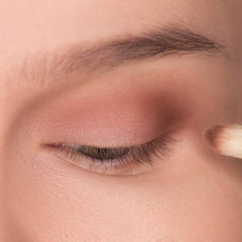 Макияж для зеленых глаз блондинки. Макияж для зеленоглазой блондинки: фотоинструкция