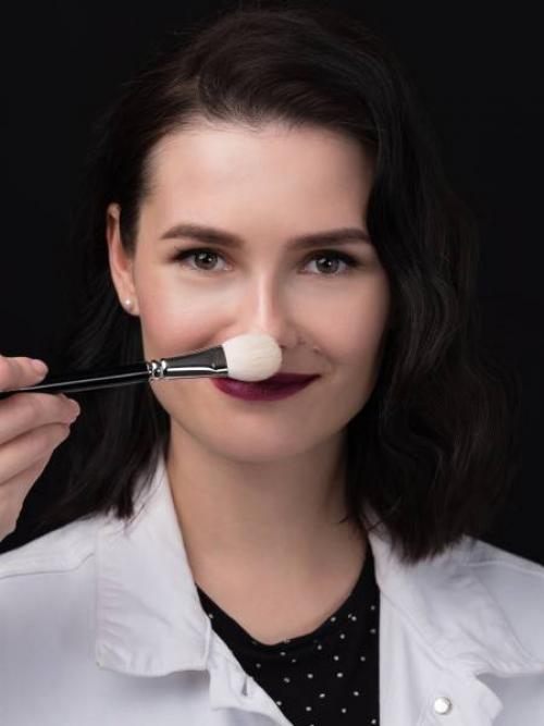 Лицо накрашенное хайлайтером. Как наносить хайлайтер на лицо?