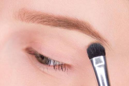 Естественный макияж глаз тенями. Естественный макияж глаз