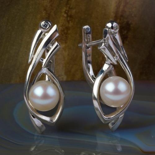 Как носить жемчуг и не выглядеть старомодно. КАК НОСИТЬ УКРАШЕНИЯ ИЗ ЖЕМЧУГА И НЕ ВЫГЛЯДЕТЬ СТАРШЕ