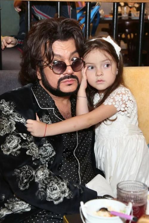 Киркоров женился на Пугачевой в году. Первая жена Киркорова через 20 лет о Пугачевой сказала все: правда не для всех 13