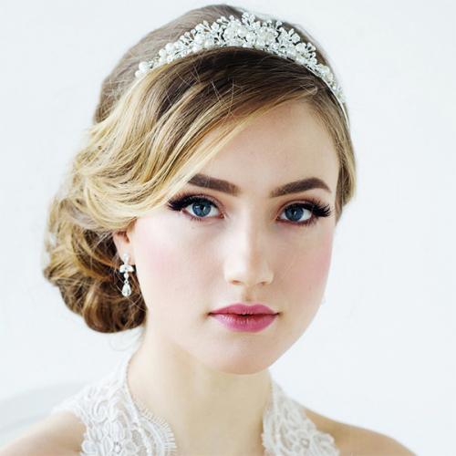 Прическа на короткие волосы на Новый год. Красивые прически для новогоднего торжества