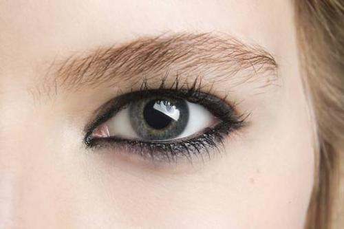 Как подвести глаза карандашом для начинающих. Как правильно подвести глаза карандашом?