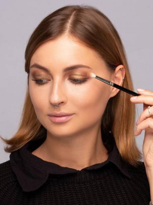 Макияж для карих глаз бронзовый. Как сделать бронзовый макияж: пошаговая фотоинструкция