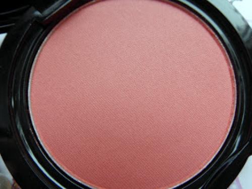 Рассветляющая пудра, как наносить. Eveline Румяна Satin Blush #01 Soft PinkРассветляющая пудра Highlighter Pressed Powder #55 Golden