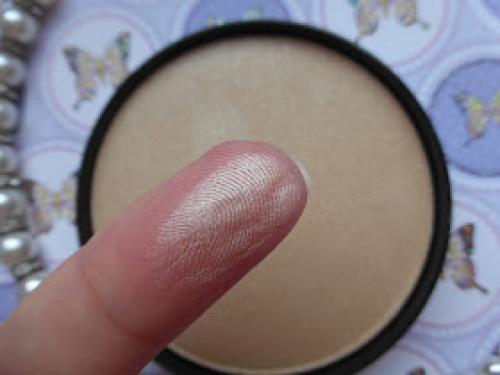 Рассветляющая пудра, как наносить. Eveline Румяна Satin Blush #01 Soft PinkРассветляющая пудра Highlighter Pressed Powder #55 Golden