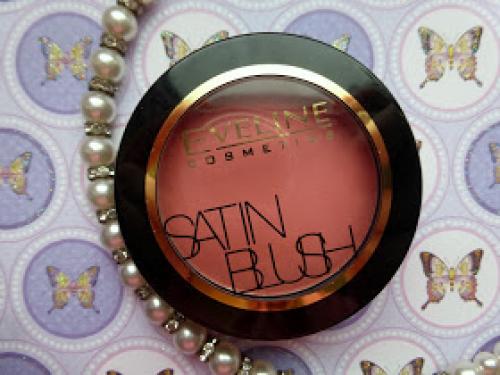 Рассветляющая пудра, как наносить. Eveline Румяна Satin Blush #01 Soft PinkРассветляющая пудра Highlighter Pressed Powder #55 Golden