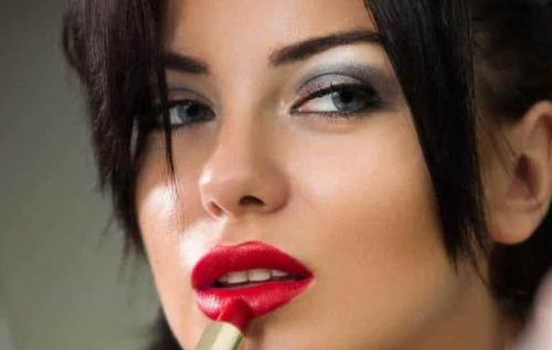 Макияж для голубых глаз брюнеток. Особенности и секреты выполнения макияжа для брюнеток