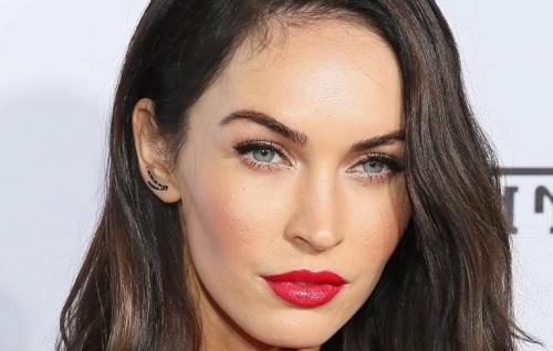 Макияж для голубых глаз брюнеток. Особенности и секреты выполнения макияжа для брюнеток