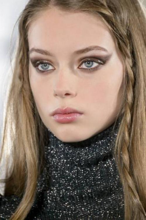 Стрелки макияж, как рисовать. Чем рисовать стрелки?