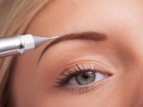 Как делать татуаж правильно. Процедура татуажа бровей: как делают перманентный макияж бровей? 01 Как делать татуаж правильно. Процедура татуажа бровей: как делают перманентный макияж бровей? 01